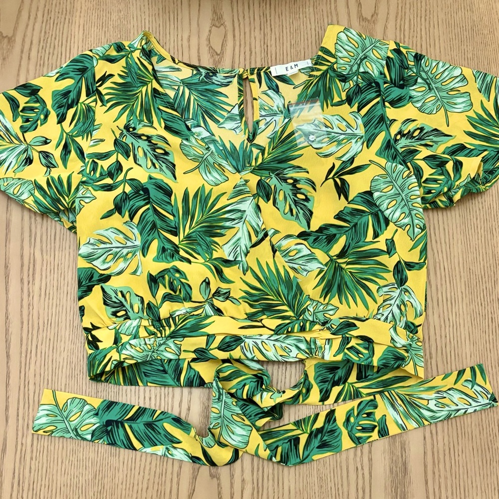 🌺E & M Tropical Crop Top M New!🌺5 for $30